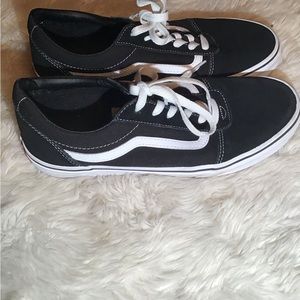Vans old skool black/white sneakers size 7 youth